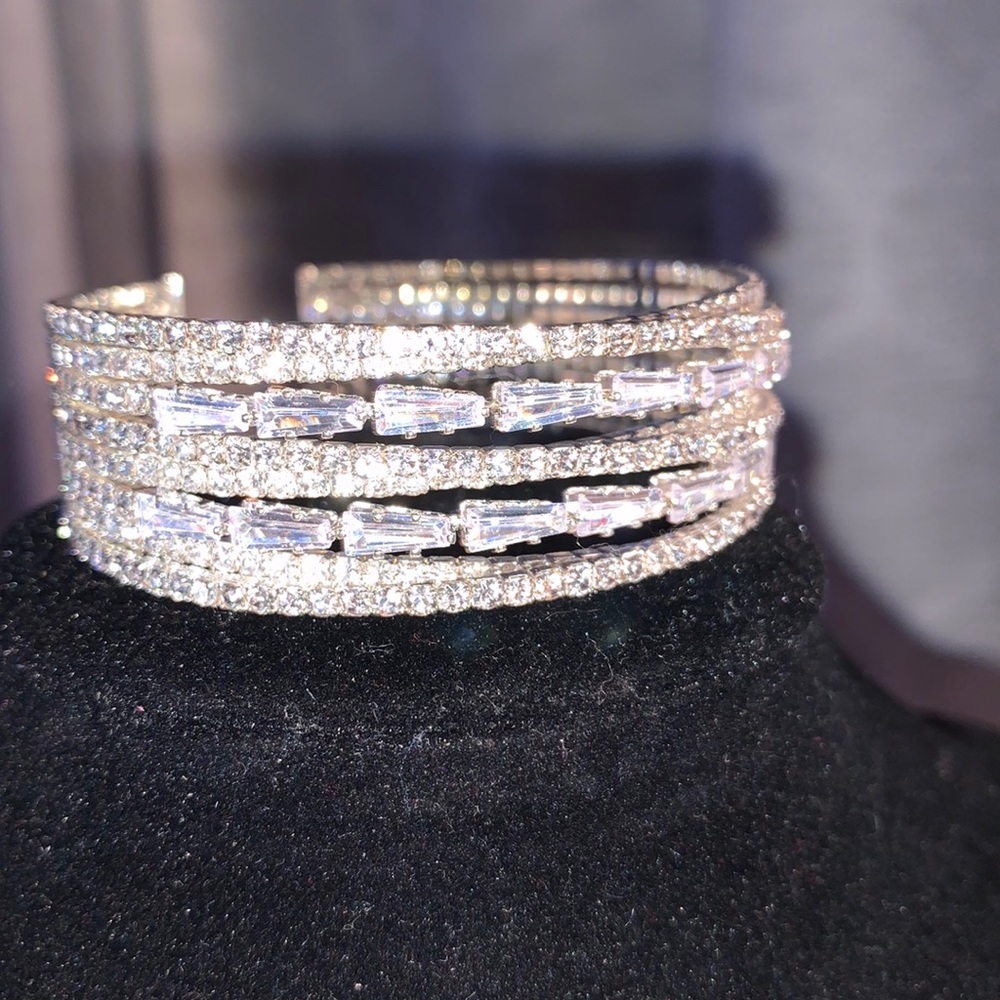Fashion Silver Tone Bracelet.